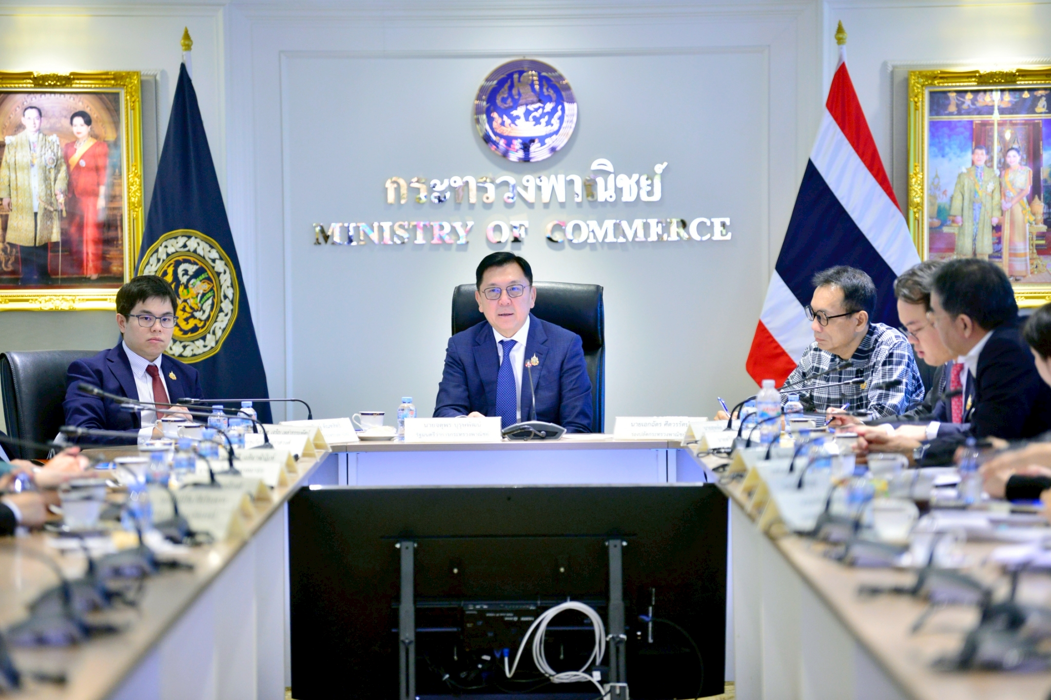 นายจตุพร บุรุษพัฒน์ รัฐมนตรีว่าการกระทรวงพาณิชย์ ประชุมหารือร่วมกับสมาคมผู้ส่งออกข้าวไทย นำโดย ร.ต.ท.เจริญ เหล่าธรรมทัศน์ นายกสมาคมฯ โดยมี นายฉันทวิชญ์ ตัณฑสิทธิ์ รัฐมนตรีช่วยว่าการกระทรวงพาณิชย์ เข้าร่วมประชุมด้วย เมื่อวันพฤหัสบดีที่ 7 สิงหาคม 2568 ณ กระทรวงพาณิชย์