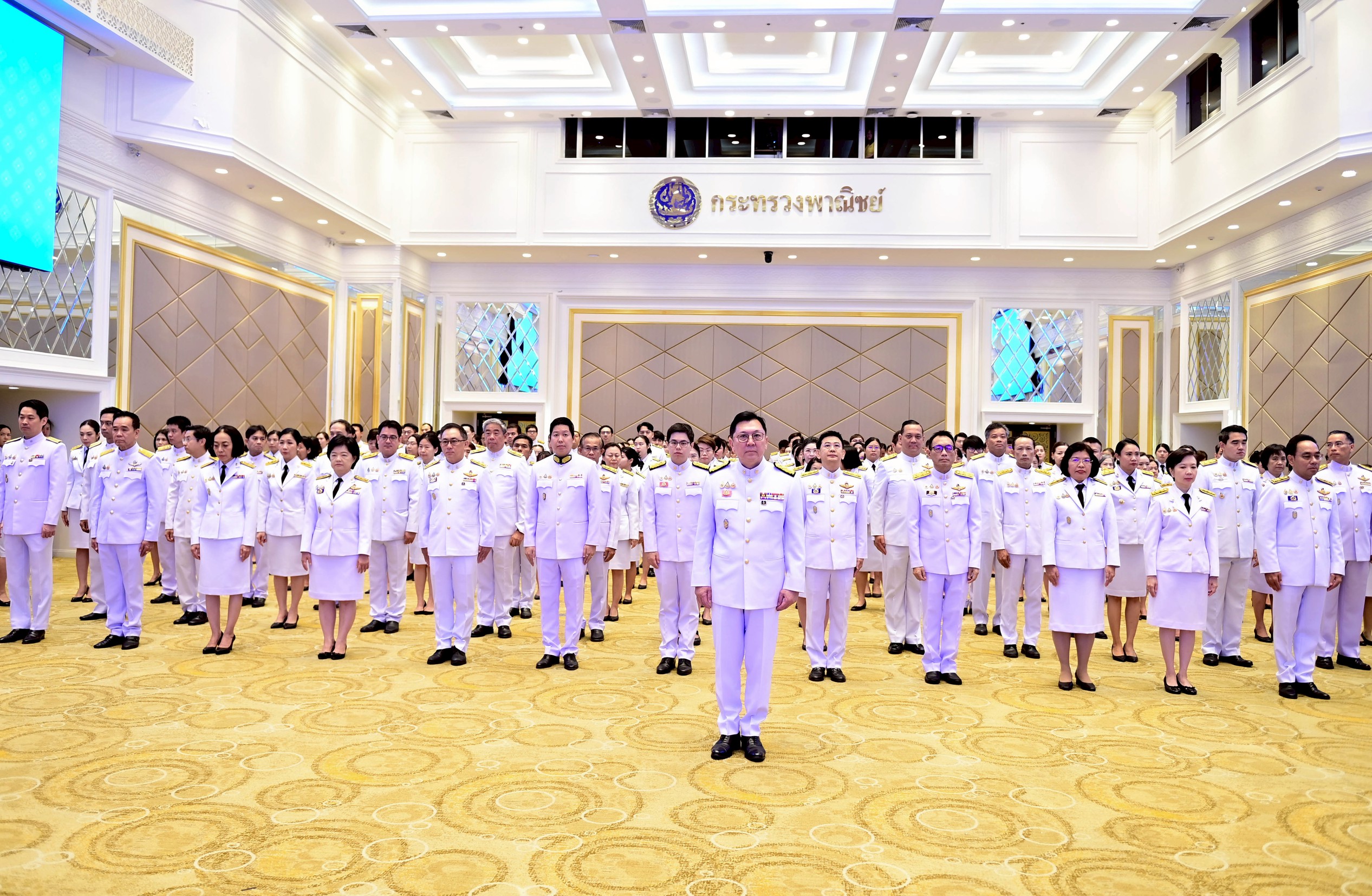 “จตุพร–ฉันทวิชญ์” นำคณะผู้บริหาร ข้าราชการ และเจ้าหน้าที่กระทรวงพาณิชย์ ถวายพระพรชัยมงคล สมเด็จพระนางเจ้าสิริกิติ์ พระบรมราชินีนาถ พระบรมราชชนนีพันปีหลวง เนื่องในโอกาสวันเฉลิมพระชนมพรรษา 12 สิงหาคม 2568