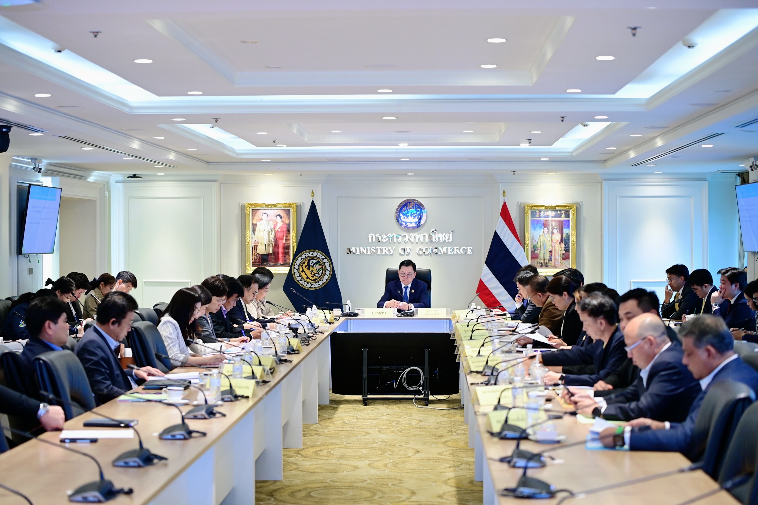 “จตุพร” นำประชุมคณะกรรมการพืชน้ำมันและน้ำมันพืช เปิดตลาดและบริหารการนำเข้าถั่วเหลืองและมะพร้าว รักษาสมดุลผลผลิตในประเทศ–เสริมความมั่นคงทางอาหาร ยึดประโยชน์เกษตรกรไทย