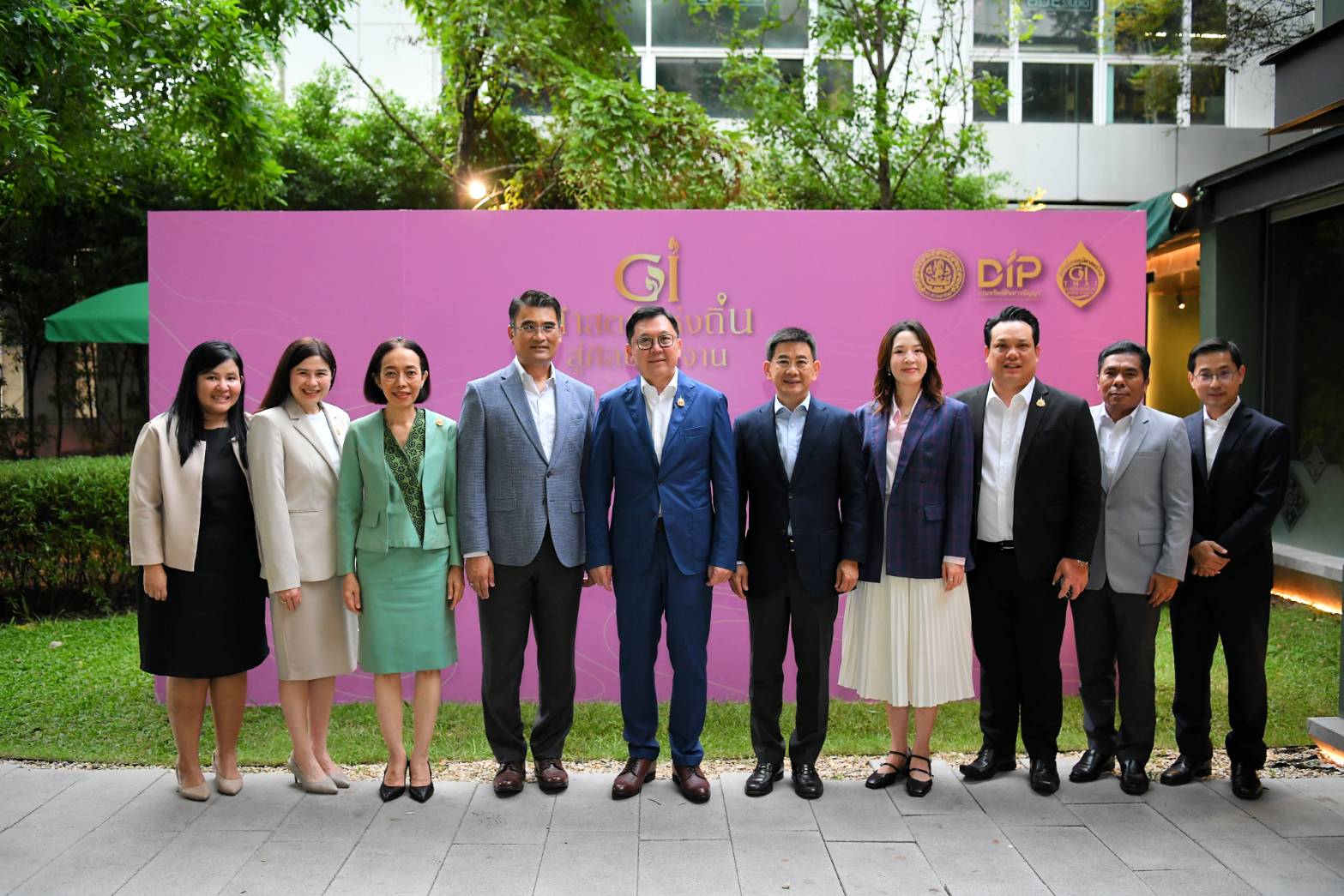 “จตุพร” ดันวัตถุดิบ GI เข้าร้านอาหารไฟน์ไดนิ่ง จับมือร้านนอร์ธ มิชลิน 1 ดาว สร้างสรรค์เมนูสุดพิเศษจากสินค้า GI พร้อมทัพนักชิมและกูรูด้านอาหารชื่อดังถ่ายทอดความอร่อย คาดช่วยยกระดับสินค้าชุมชนสู่ตลาดพรีเมียม