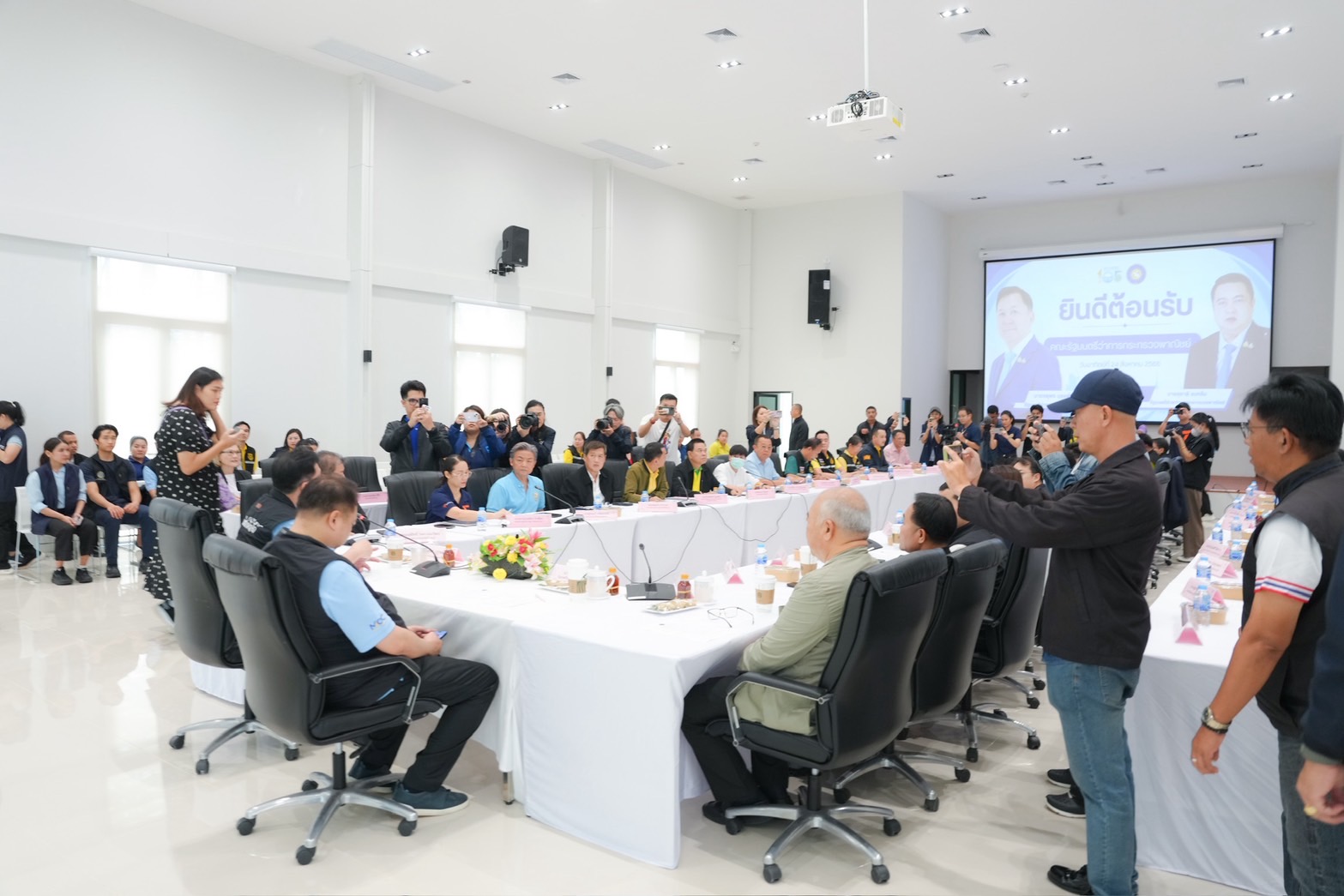 “จตุพร” ควง ”สุชาติ“ นำพาณิชย์ลงพื้นที่จันทบุรี ผนึกกำลังทุกภาคส่วน เร่งแก้ปัญหาลำไย-ค้าชายแดน-แรงงาน จ่อถกทูตจีน พร้อมสั่งทูตพาณิชย์หาตลาดเพิ่ม ย้ำความเดือดร้อนประชาชนรอไม่ได้