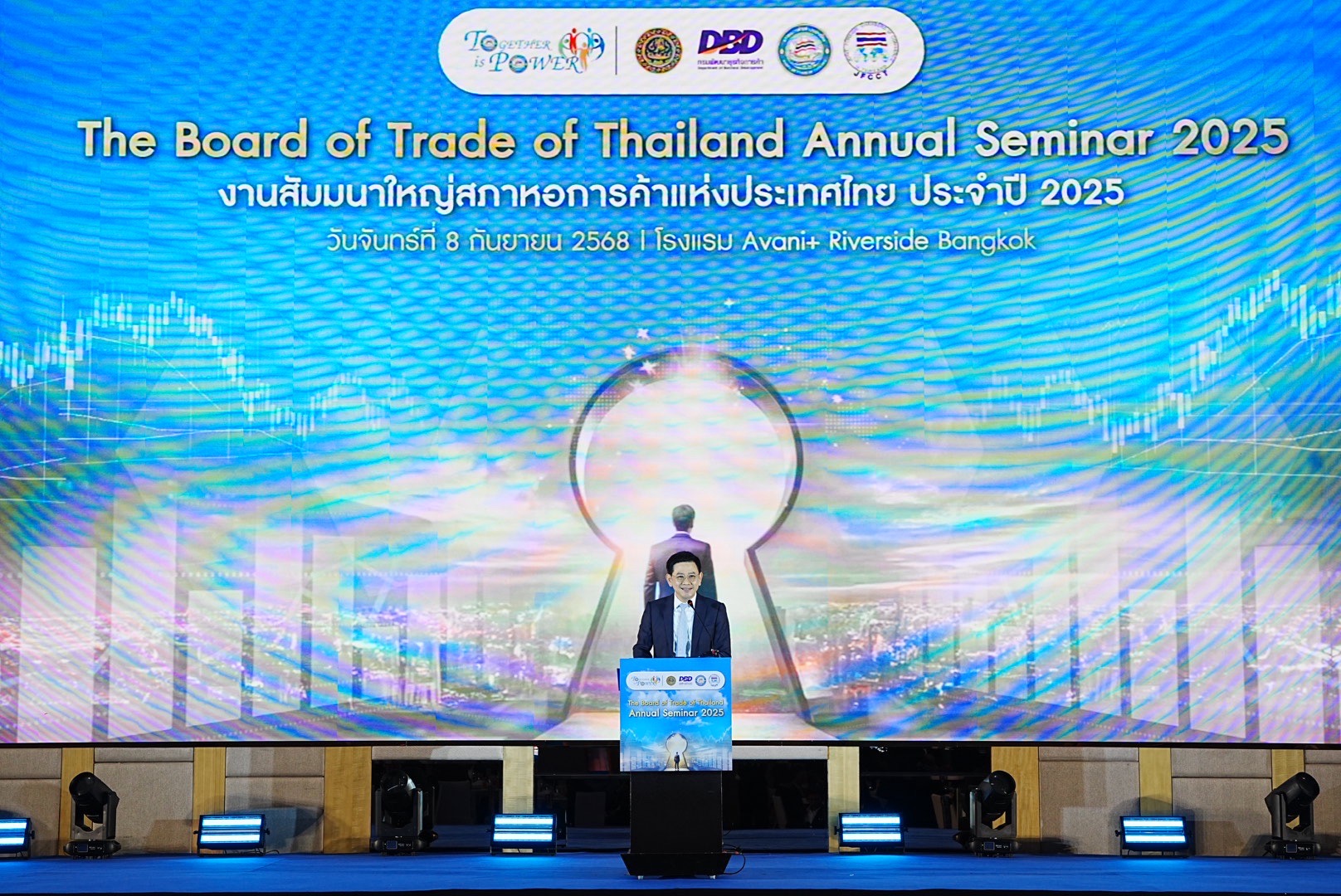 พาณิชย์ จับมือสภาหอการค้าไทย จัด ‘สัมมนาใหญ่ประจำปี 2568’ พร้อมมอบรางวัลสมาคมการค้าดีเด่น 31 ราย ชูบทบาทเอกชนขับเคลื่อนเศรษฐกิจไทยสู่สากล