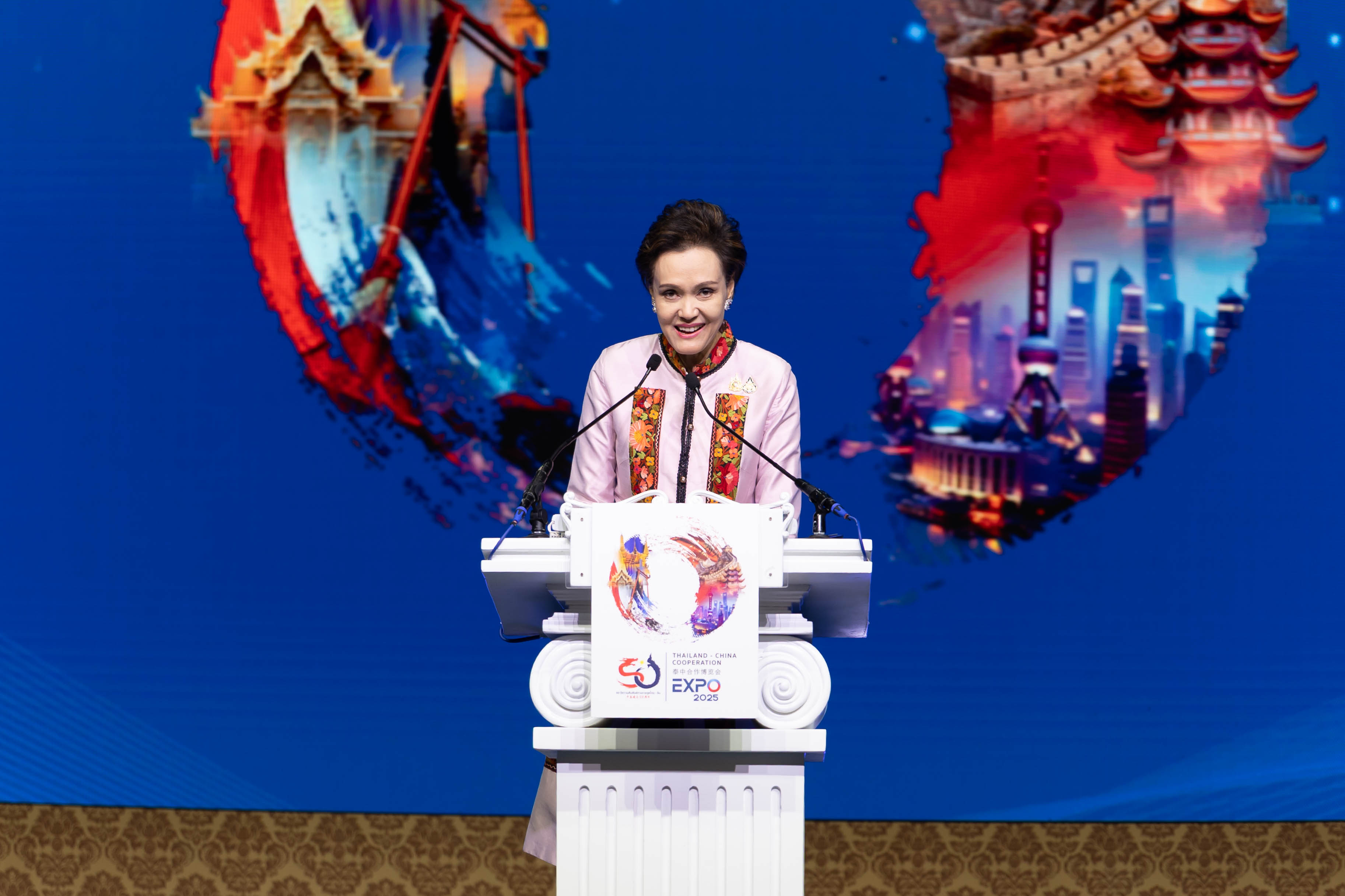 นางศุภจี สุธรรมพันธุ์ รัฐมนตรีว่าการกระทรวงพาณิชย์ กล่าวปาฐกถาพิเศษในงาน “Thailand – China Cooperation Expo 2025” เพื่อเฉลิมฉลองวาระครบรอบ 50 ปี การสถาปนาความสัมพันธ์ทางการทูตไทย–จีน ภายใต้ธีม “50 ปี ความสัมพันธ์ไทย–จีน : ก้าวสู่ความรุ่งเรืองร่วมกัน”  ในวันเสาร์ที่ 27 กันยายน ๒๕๖๘ ณ ห้องรอยัล จูบิลี อิมแพ็ค เมืองทองธานี
