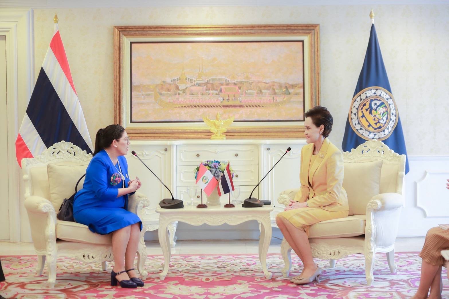 นางสาวเซซิเลีย ซูนิลดา กาลาร์เรตา บาซัน (H.E. Ms. Cecilia Zunilda Galarreta Bazán) เอกอัครราชทูตสาธารณรัฐเปรูประจำประเทศไทย เข้าพบหารือ นางศุภจี สุธรรมพันธุ์ รัฐมนตรีว่าการกระทรวงพาณิชย์ เมื่อวันจันทร์ที่ 20 ตุลาคม 2568 ณ กระทรวงพาณิชย์