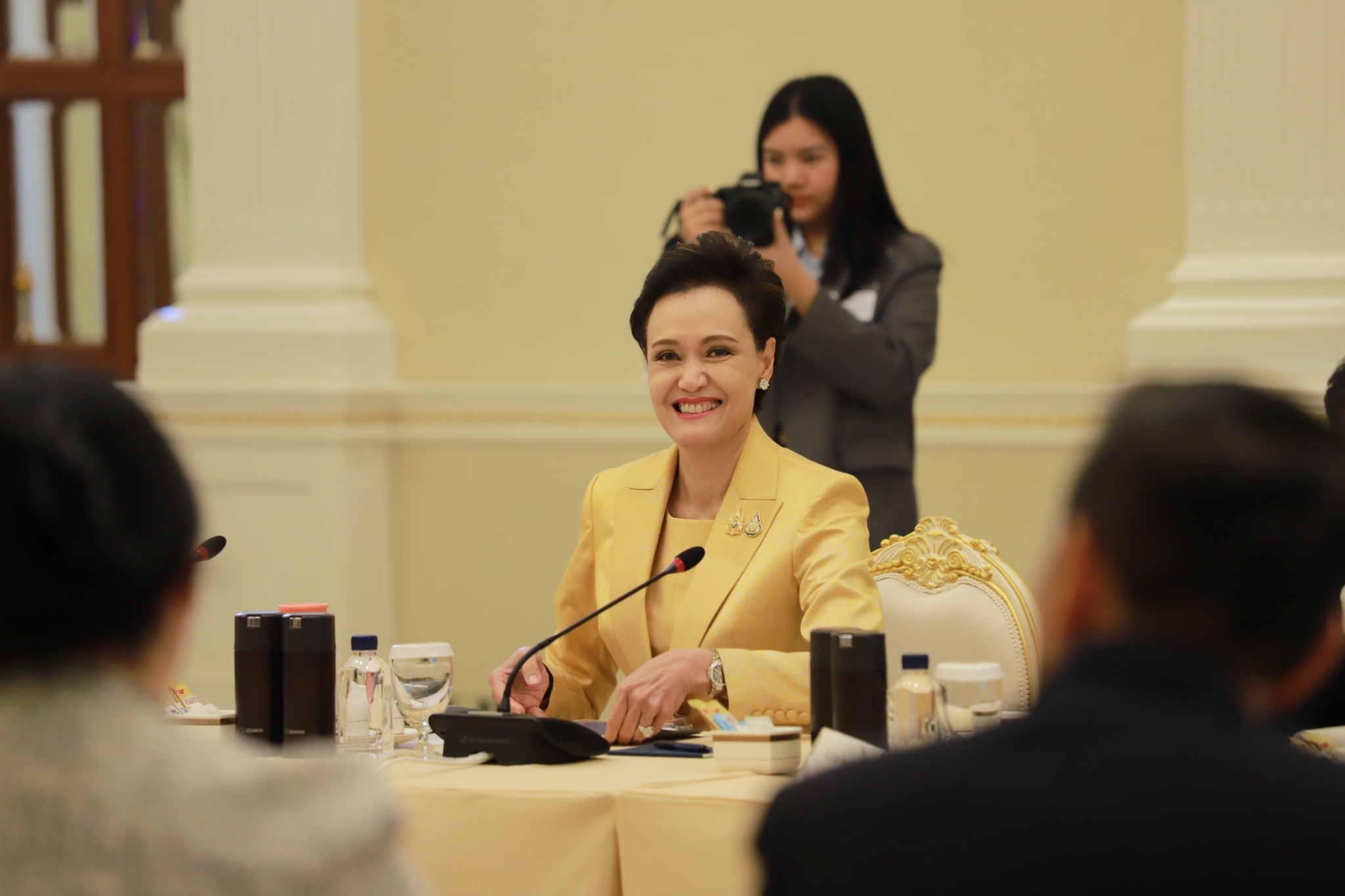 นางศุภจี สุธรรมพันธุ์ รัฐมนตรีว่าการกระทรวงพาณิชย์ เข้าร่วมการประชุมระหว่างนายกรัฐมนตรี อนุทิน ชาญวีรกูล กับนางไฮดี แกลแลนท์ กรรมการบริหารหอการค้าอเมริกันในประเทศไทย นางสาวอรกัญญา พิบูลธรรม กรรมการผู้จัดการใหญ่ของธนาคารแห่งอเมริกา เมอร์ริล ลินซ์ สาขาประเทศไทย และประธานหอการค้าอเมริกันในประเทศไทย พร้อมคณะผู้บริหารและผู้แทนบริษัทสมาชิก เมื่อวันจันทร์ที่ 20 ตุลาคม ณ ตึกภักดีบดินทร์ ทำเนียบรัฐบาล