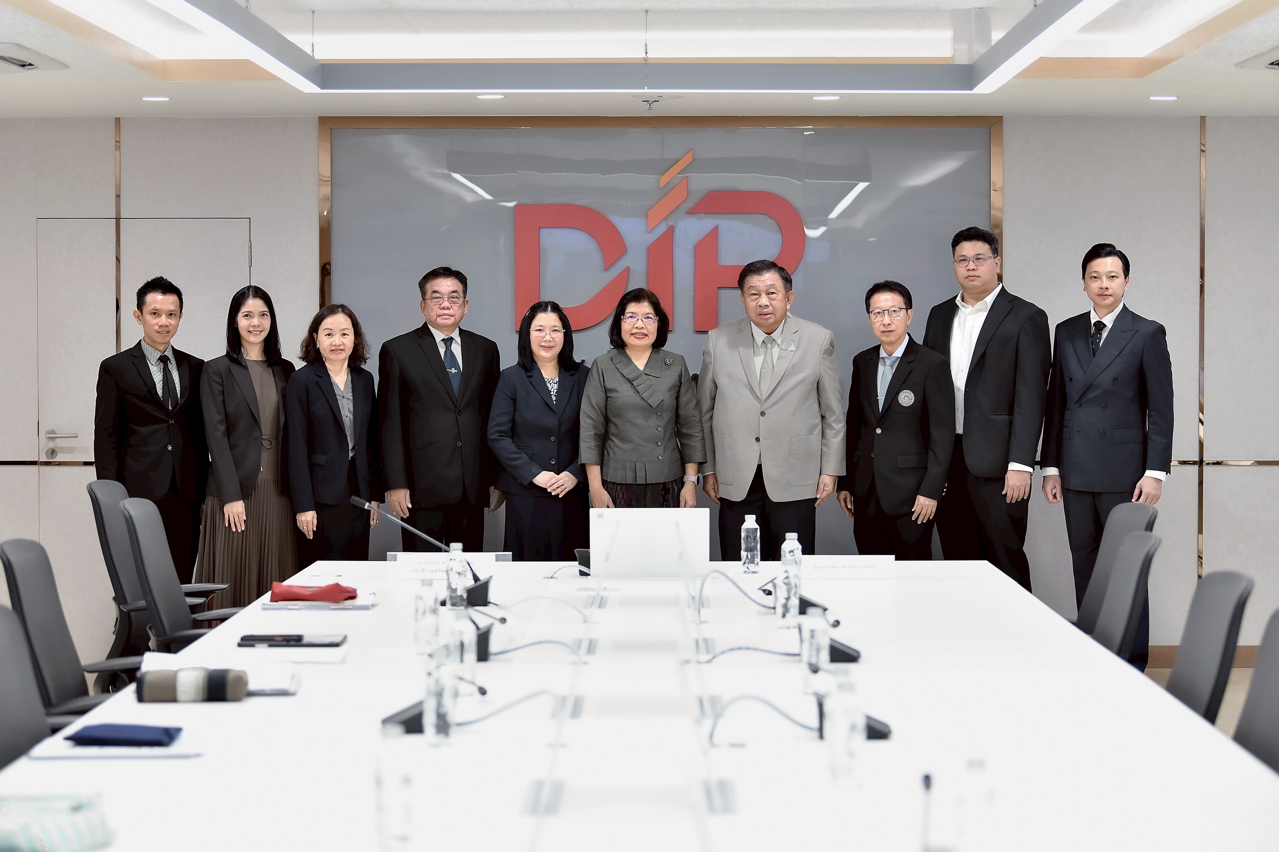 กรมทรัพย์สินทางปัญญาหารือสภาหอการค้าแห่งประเทศไทย รับฟังความเห็นการแก้ไขกฎหมายลิขสิทธิ์ ร่วมจับมือสร้างมูลค่าเพิ่มงานสร้างสรรค์และนวัตกรรม