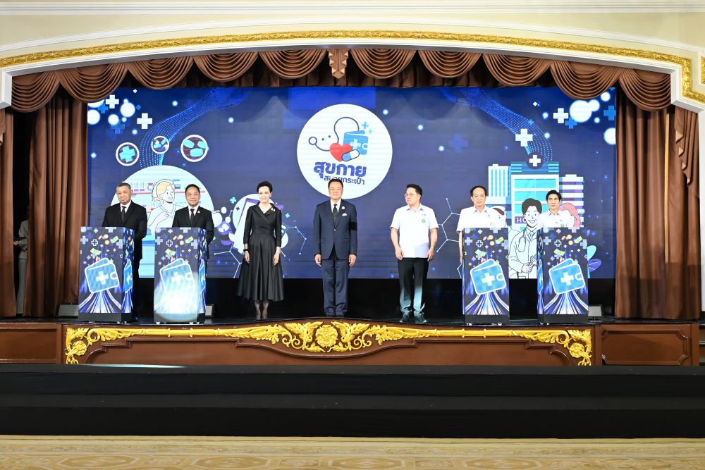 นางศุภจี สุธรรมพันธุ์ รัฐมนตรีว่าการกระทรวงพาณิชย์ ร่วมเป็นสักขีพยานระหว่าง กระทรวงพาณิชย์ (กรมการค้าภายใน) กระทรวงสาธารณสุข (กรมสนับสนุนบริการสุขภาพ และสำนักงานคณะกรรมการอาหารและยา) และสมาคมโรงพยาบาลเอกชน จับมือร่วมลงนามข้อตกลงความร่วมมือ (MOU) โครงการ “สุขกาย สบายกระเป๋า” โดยมีนายอนุทิน  ชาญวีรกูล นายกรัฐมนตรี  เป็นประธานแถลงข่าว  เมื่อวันอังคารที่ 4 พฤศจิกายน 2568 ณ ทำเนียบรัฐบาล