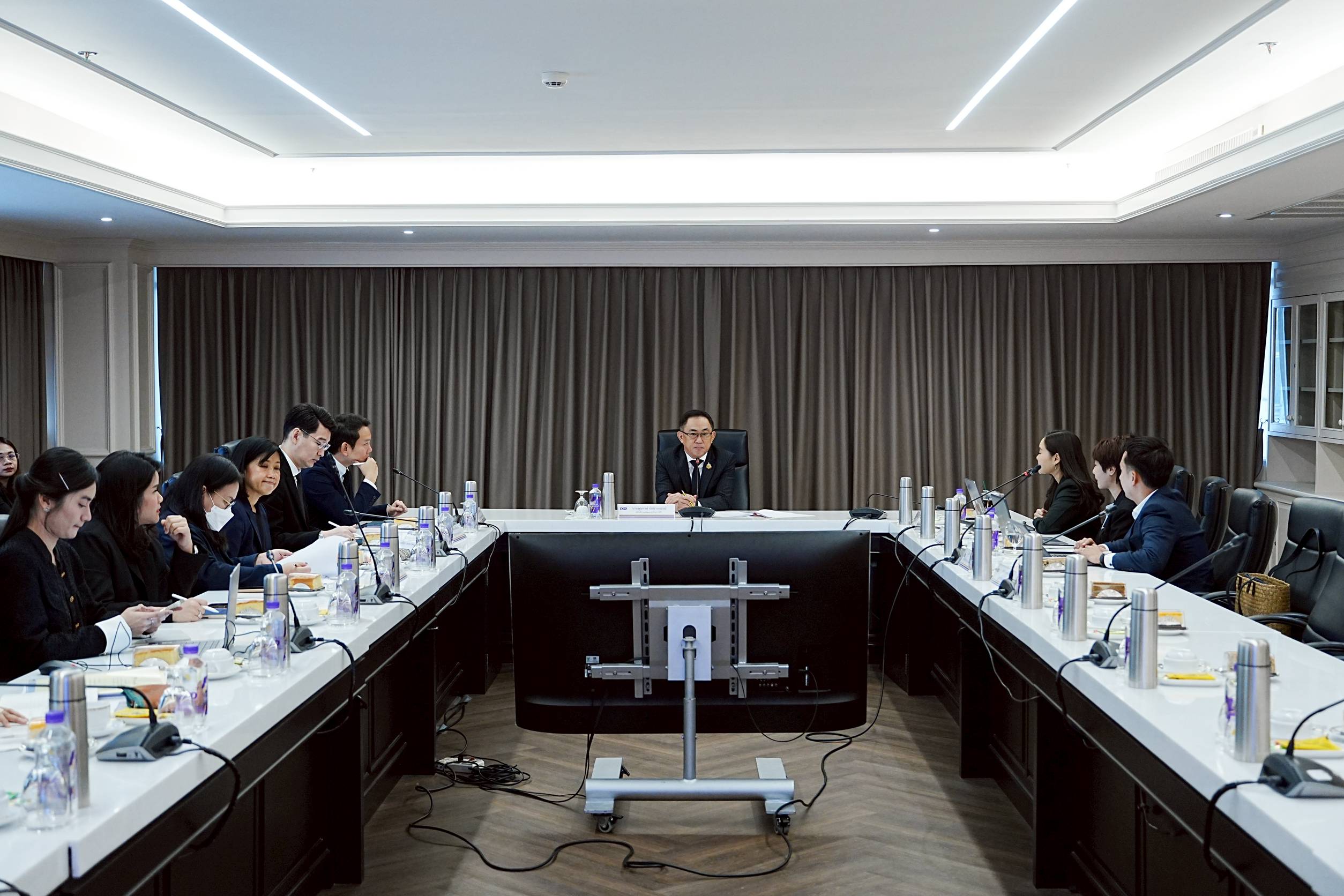 กรมพัฒนาธุรกิจฯ ผนึก 2 แพลตฟอร์มยักษ์ใหญ่ NocNoc และ LINE Thailand กางแผนปี 2569 เดินหน้าเสริมแกร่ง SME ไทยสู่ตลาดดิจิทัล รับนโยบายคนละครึ่งพลัส