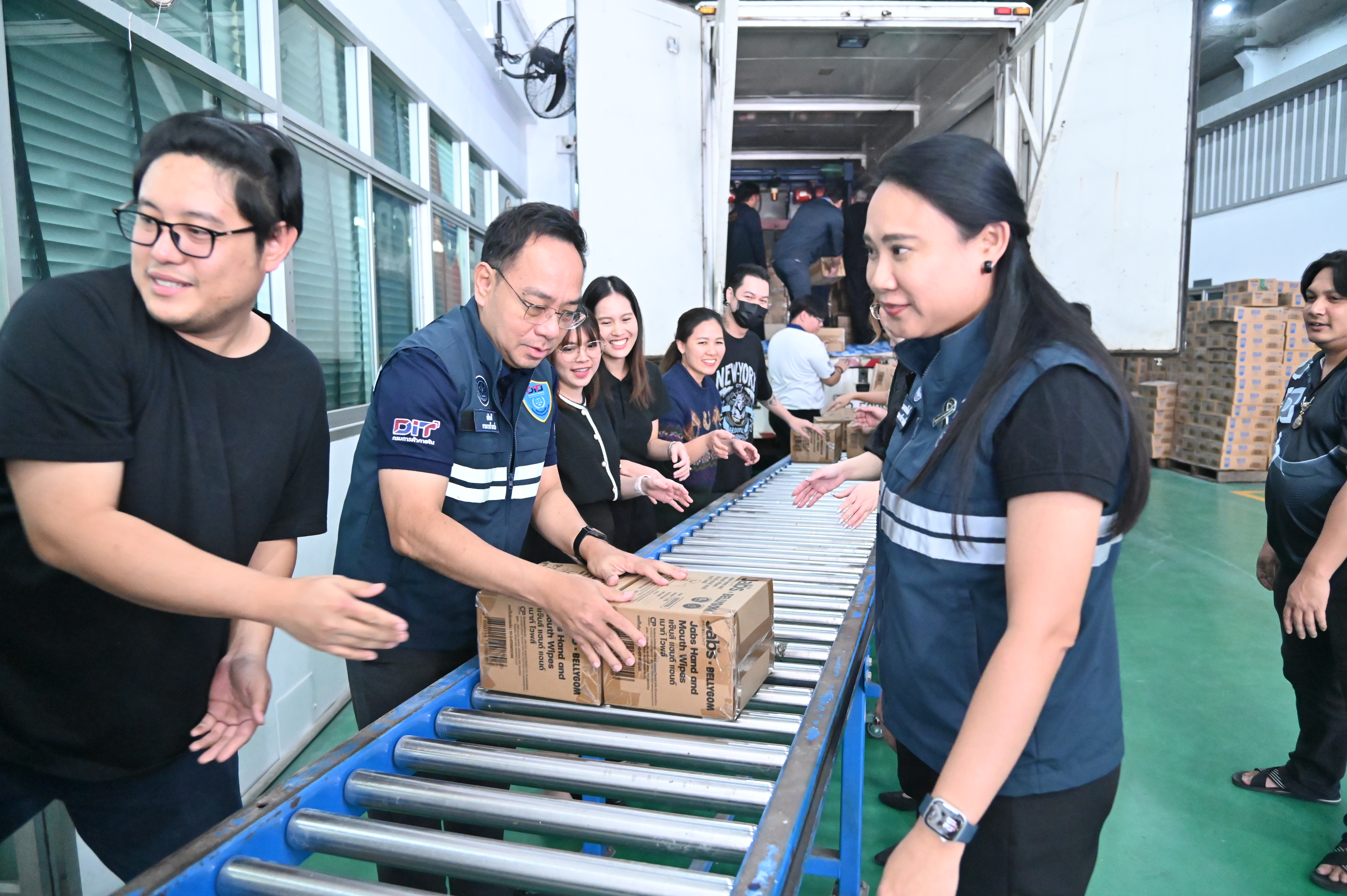 DIT เดินหน้าปฏิบัติการช่วยน้ำท่วมใต้ต่อเนื่อง หลังศุภจีตั้ง War Room เร่งด่วน – ส่งของถึงพื้นที่ทันที แก้จุดขาดแคลน และเตรียมธงฟ้าเยียวยาหลังน้ำลด