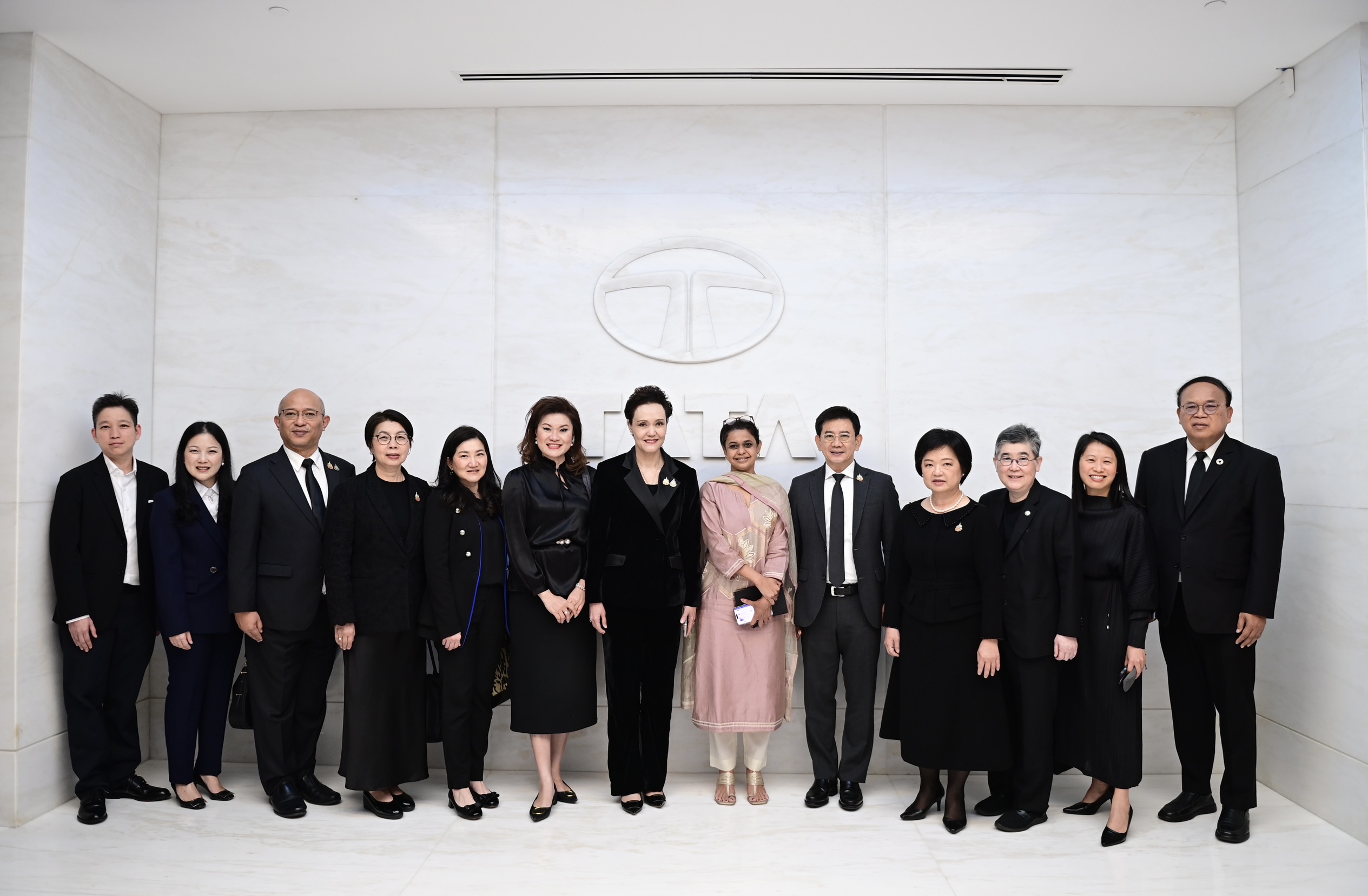 &ldquo;พาณิชย์&rdquo; ลุยมุมไบ ถกผู้บริหาร TATA Group เชื่อมเอกชนไทยสู่แพลตฟอร์มอินเดีย ดันวัสดุก่อสร้างสีเขียว&ndash;สินค้าไลฟ์สไตล์เจาะตลาดพรีเมียม