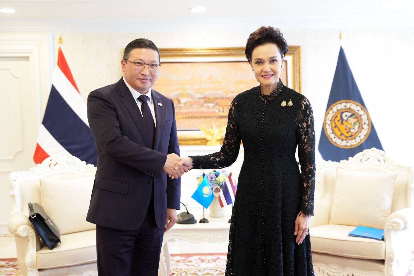 รัฐมนตรีพาณิชย์ หารือ ทูตคาซัคสถาน เดินหน้าขยายการค้า สร้างความเชื่อมโยงทางเศรษฐกิจ