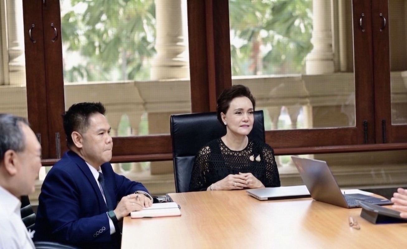 นางศุภจี สุธรรมพันธุ์ รองนายกรัฐมนตรีและรัฐมนตรีว่าการกระทรวงพาณิชย์ เป็นประธานการประชุมหารือแนวทางบริหารจัดการเม็ดพลาสติก ร่วมกับนายวราวุธ ศิลปอาชา รัฐมนตรีว่าการกระทรวงอุตสาหกรรม เมื่อวันพุธที่ 8 เมษายน 2569 ณ ตึกบัญชาการ 1 ทำเนียบรัฐบาล