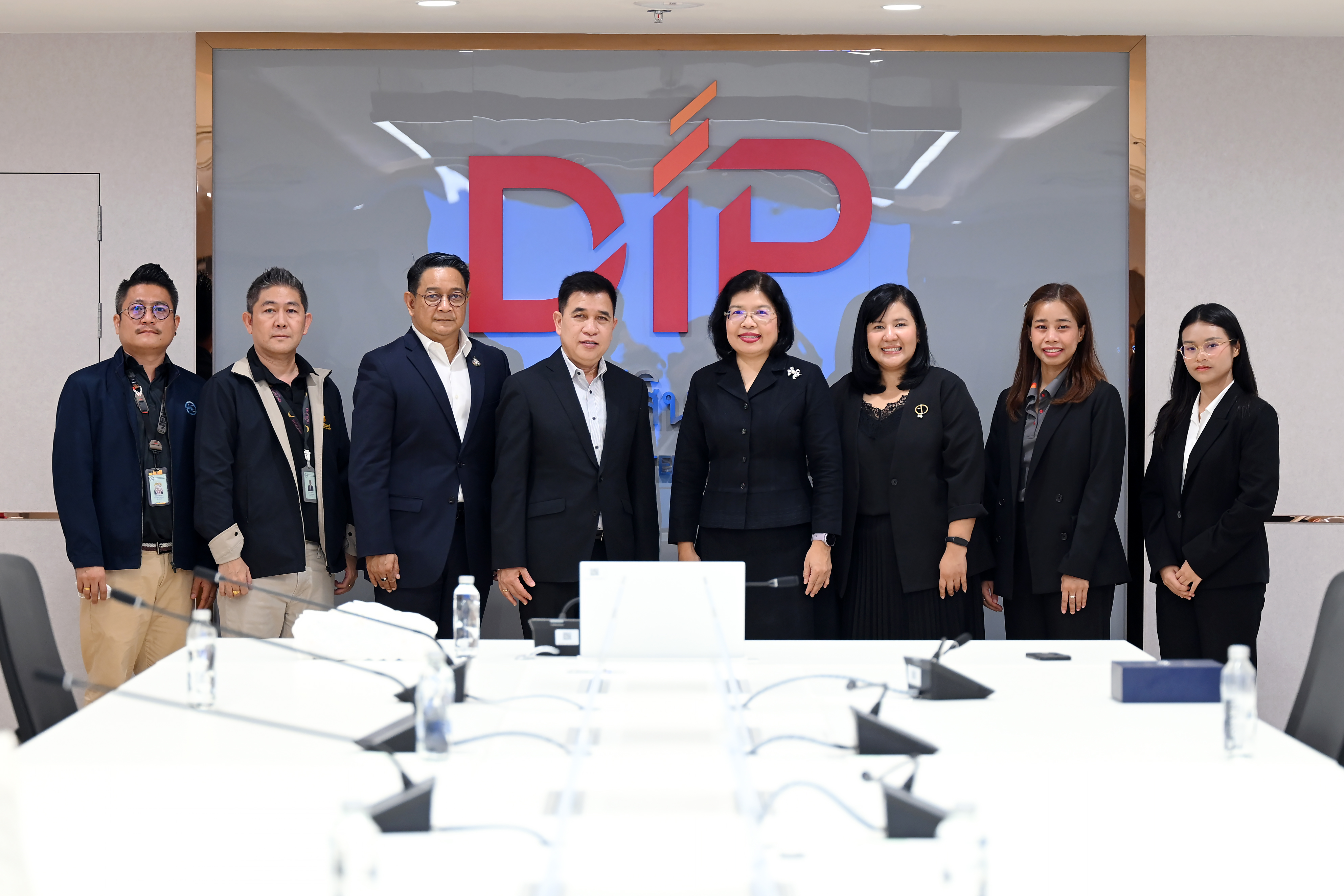 กรมทรัพย์สินทางปัญญา จับมือ ททท. เชิญชวนสัมผัสประสบการณ์ วิ่ง กิน เที่ยว ช็อป ตามเส้นทางแหล่งผลิต GI ทั่วไทย