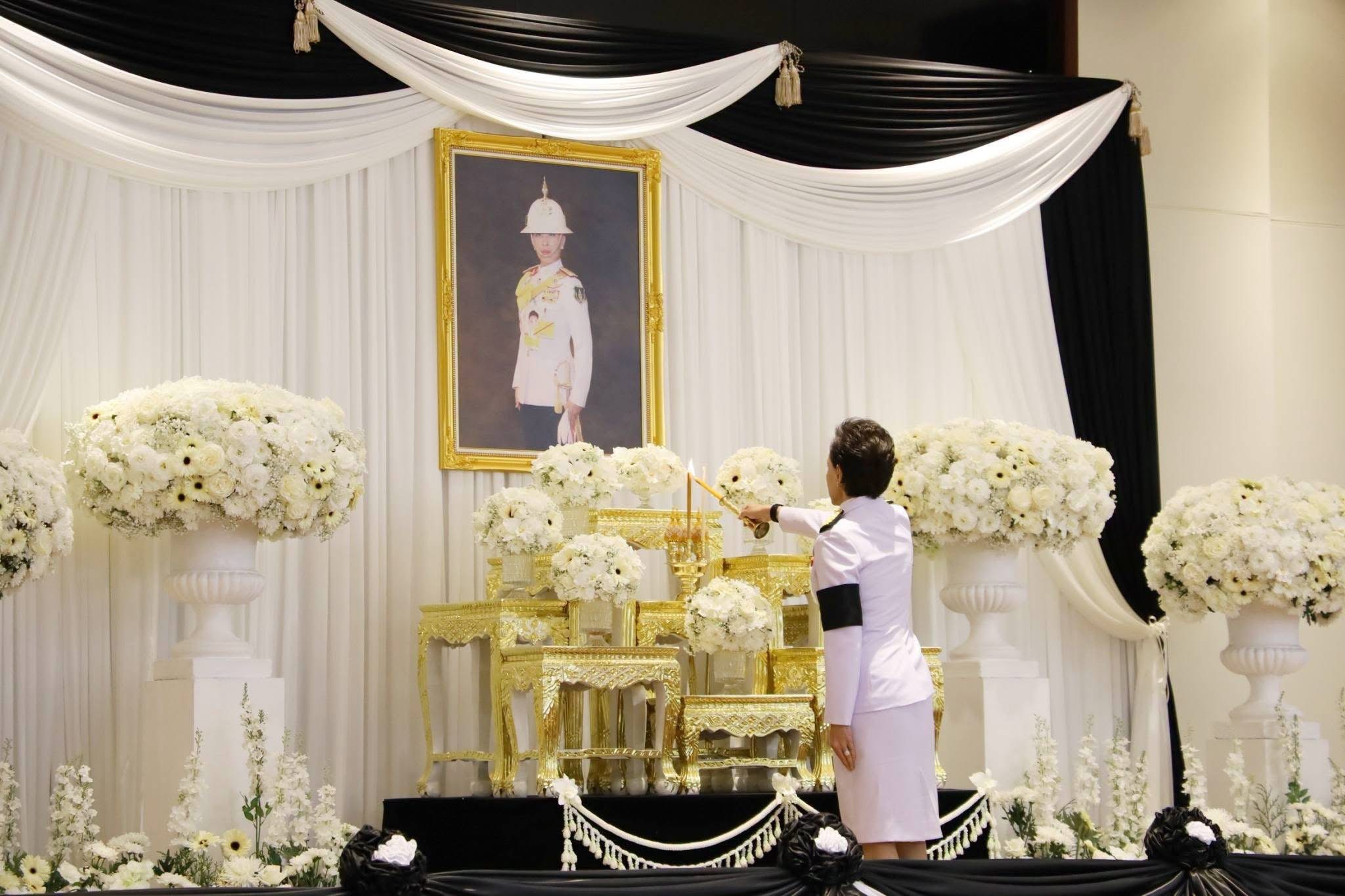 นางศุภจี สุธรรมพันธุ์ รองนายกรัฐมนตรีและรัฐมนตรีว่าการกระทรวงพาณิชย์ เป็นประธานในพิธีลงนามถวายความอาลัย สมเด็จพระเจ้าลูกเธอ เจ้าฟ้าพัชรกิติยาภา นเรนทิราเทพยวดี กรมหลวงราชสาริณีสิริพัชร มหาวัชรราชธิดา เมื่อวันที่ 18 มิถุนายน 2569 ณ ห้องมโนปกรณ์นิติธาดา ชั้น 12 อาคารสำนักงานปลัดกระทรวงพาณิชย์