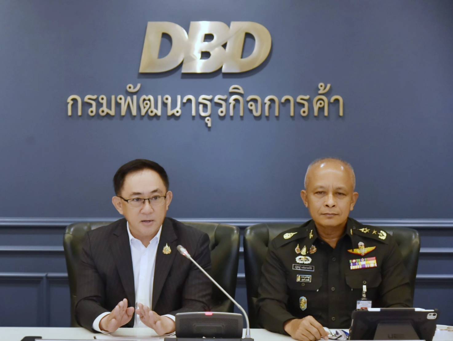 พาณิชย์ จับมือ กอ.รมน. ร่วมแก้ปัญหา &lsquo;ทุนเทาข้ามชาติ&rsquo;