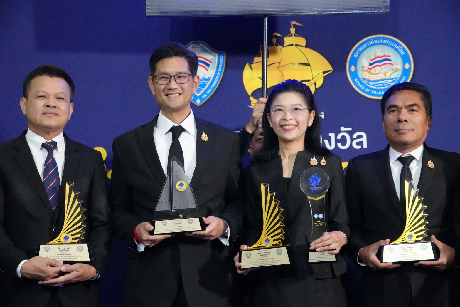 "พาณิชย์ " คว้ารางวัลเกียรติยศพิเศษ สำเภานาวาทอง และ รางวัลสำเภานาวาทอง ระดับกรม