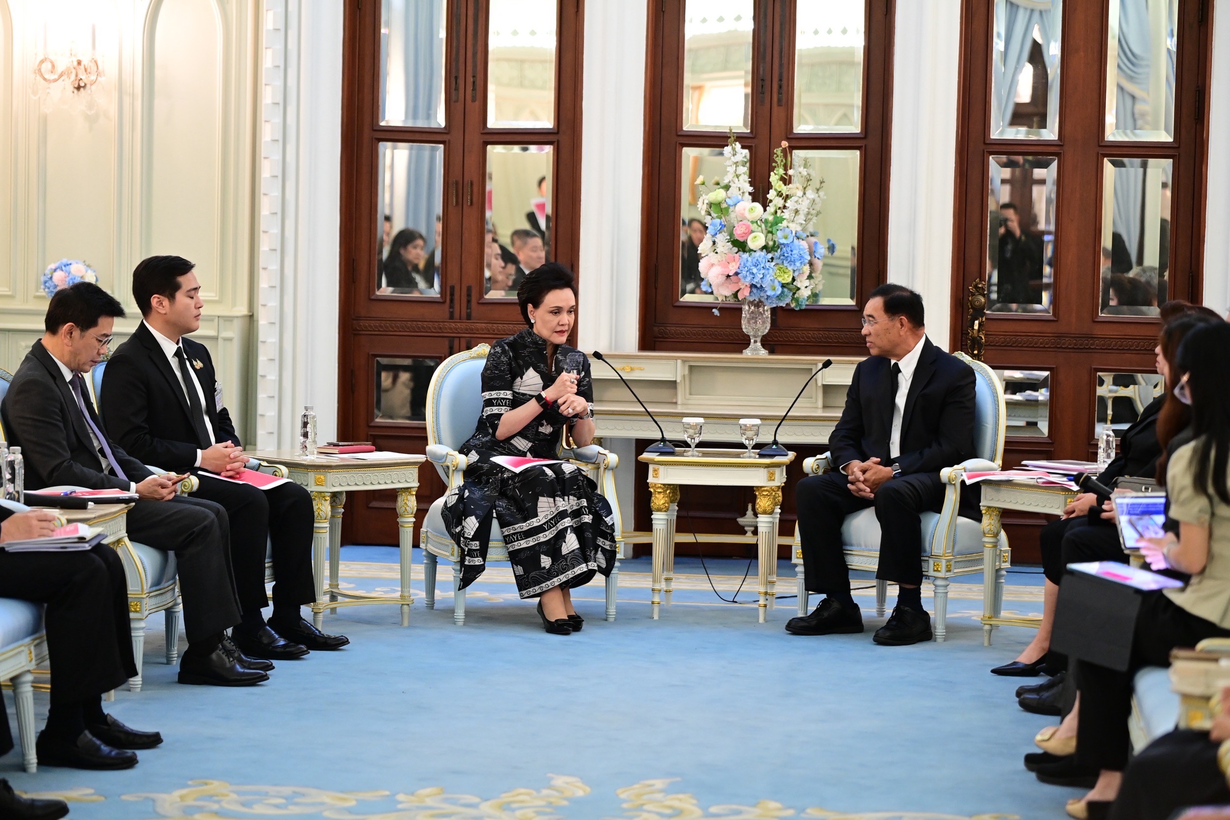 นางศุภจี สุธรรมพันธุ์ รองนายกรัฐมนตรีและรัฐมนตรีว่าการกระทรวงพาณิชย์ หารือกับนายกลินท์ สารสิน ประธานกรรมการ บริษัท ไทย ดิจิทัล แพลตฟอร์ม วิสาหกิจเพื่อสังคม จำกัด และคณะ เมื่อวันที่ 26 สิงหาคม 2569 ณ ทำเนียบรัฐบาล