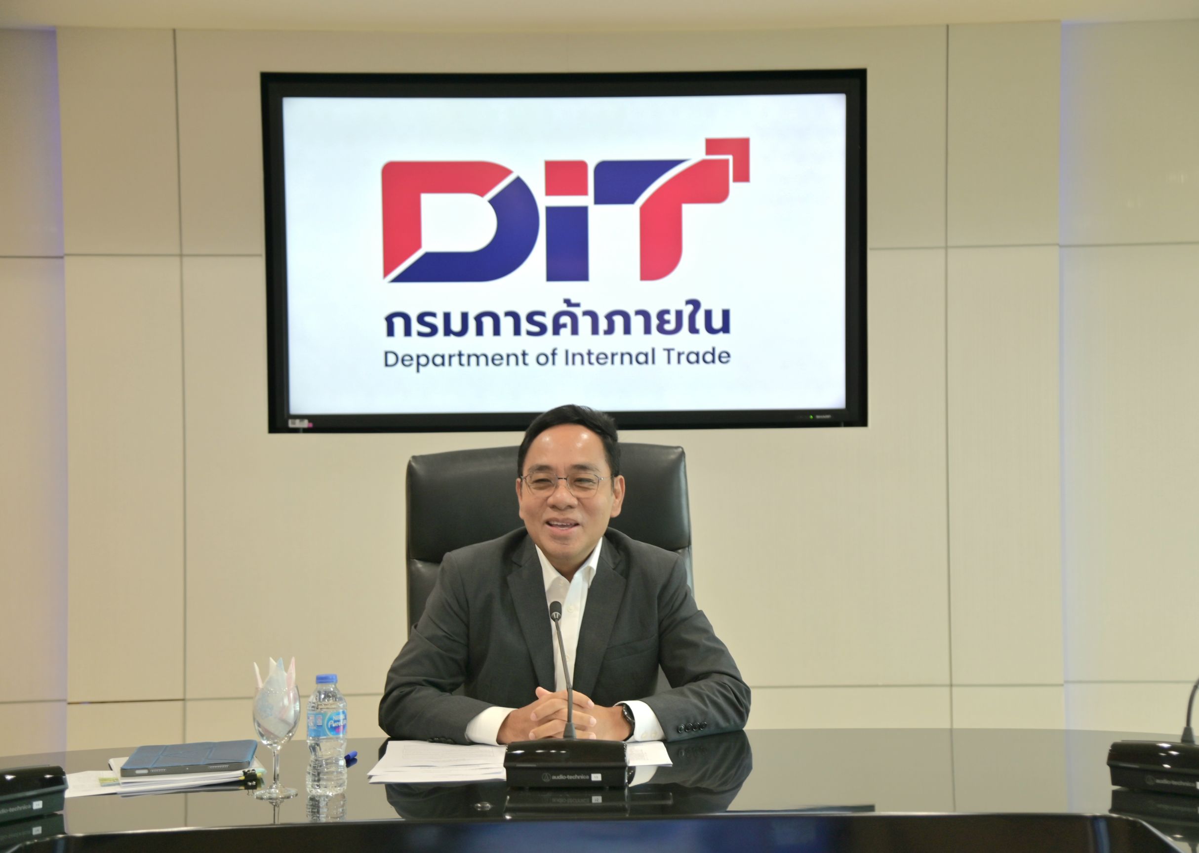 "พาณิชย์" ย้ำ บริหารข้าวโพดตามสถานการณ์ ยกเลิกแนวทางนำเข้า 6 แสนตัน คุมเข้มการรับซื้อ-ต้นทุน ดูแลความเป็นธรรมเกษตรกร