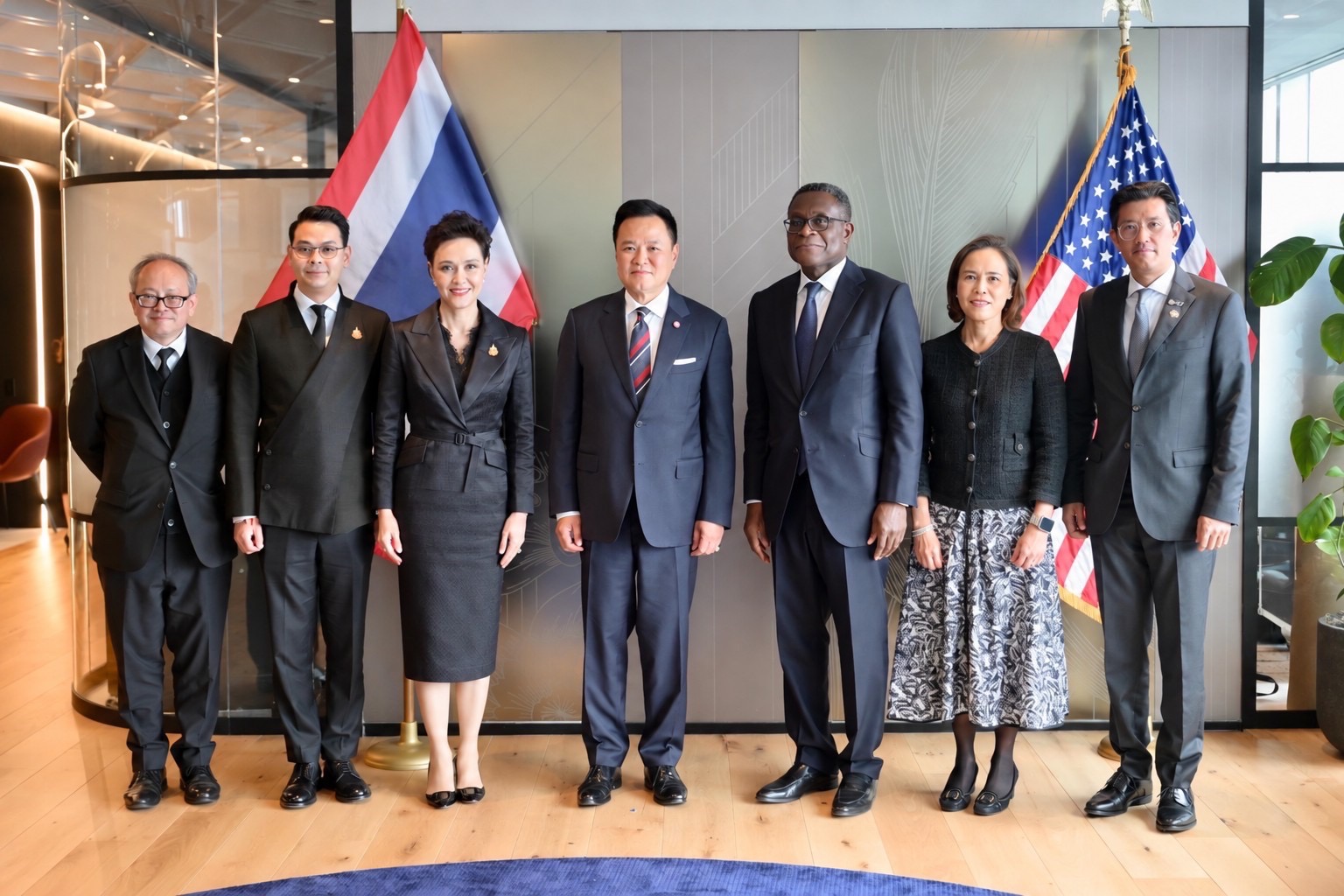 นางศุภจี สุธรรมพันธุ์ รองนายกรัฐมนตรีและรัฐมนตรีว่าการกระทรวงพาณิชย์ ร่วมคณะนายอนุทิน ชาญวีรกูล นายกรัฐมนตรีและรัฐมนตรีว่าการกระทรวงมหาดไทย พบหารือกับผู้บริหาร Bank of America, Microsoft และ Pacific Investment Management Company (PIMCO)  ในวันที่ 22 กันยายน 2569 ณ นครนิวยอร์ก สหรัฐอเมริกา