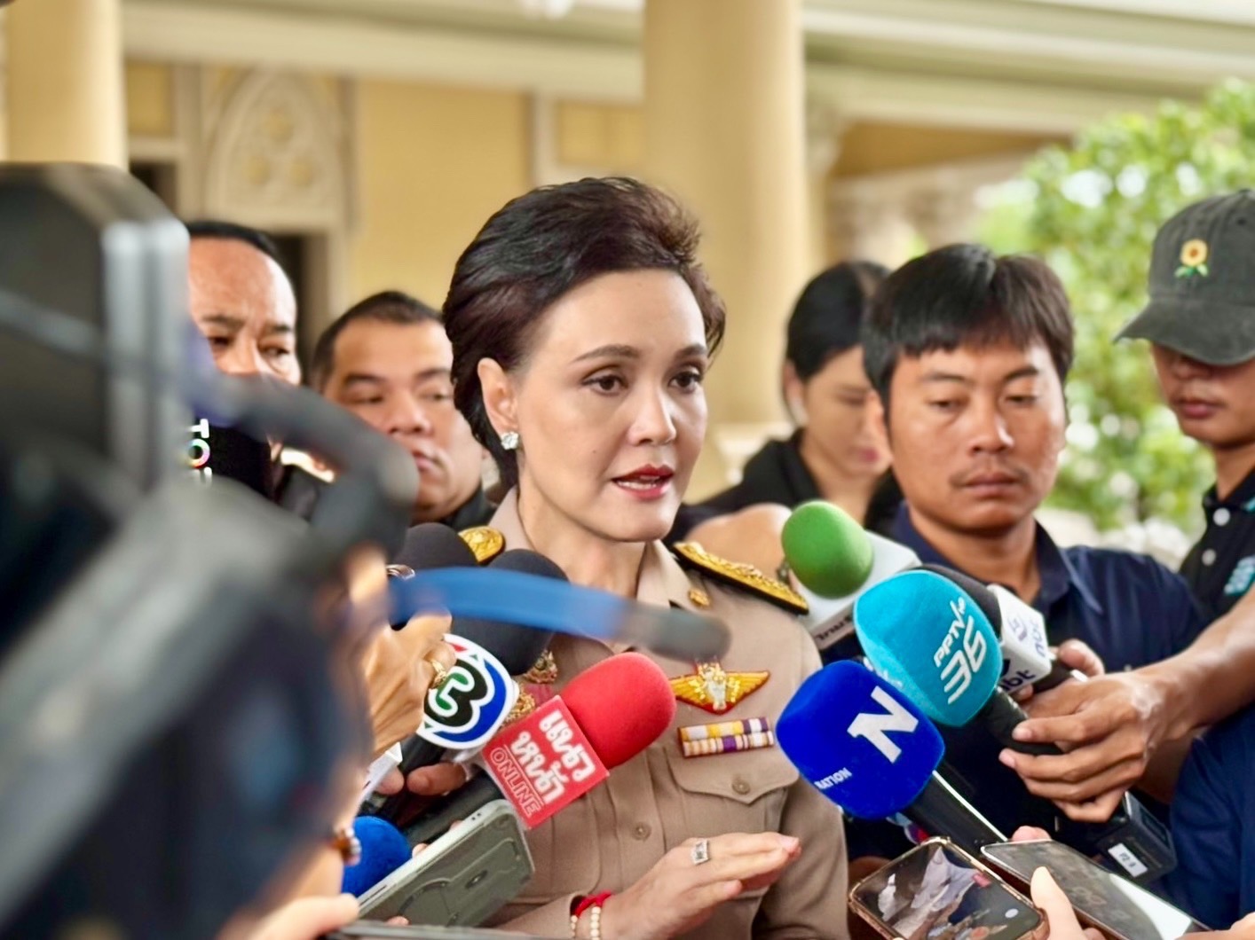 &rdquo;พาณิชย์&ldquo; รับมืออุทกภัย เร่งกระจายสินค้า&ndash;ประสานทหารขนส่งพื้นที่เข้าถึงยาก ดูแลของขาด&ndash;ราคาไม่ให้พุ่ง แจ้ง 1569