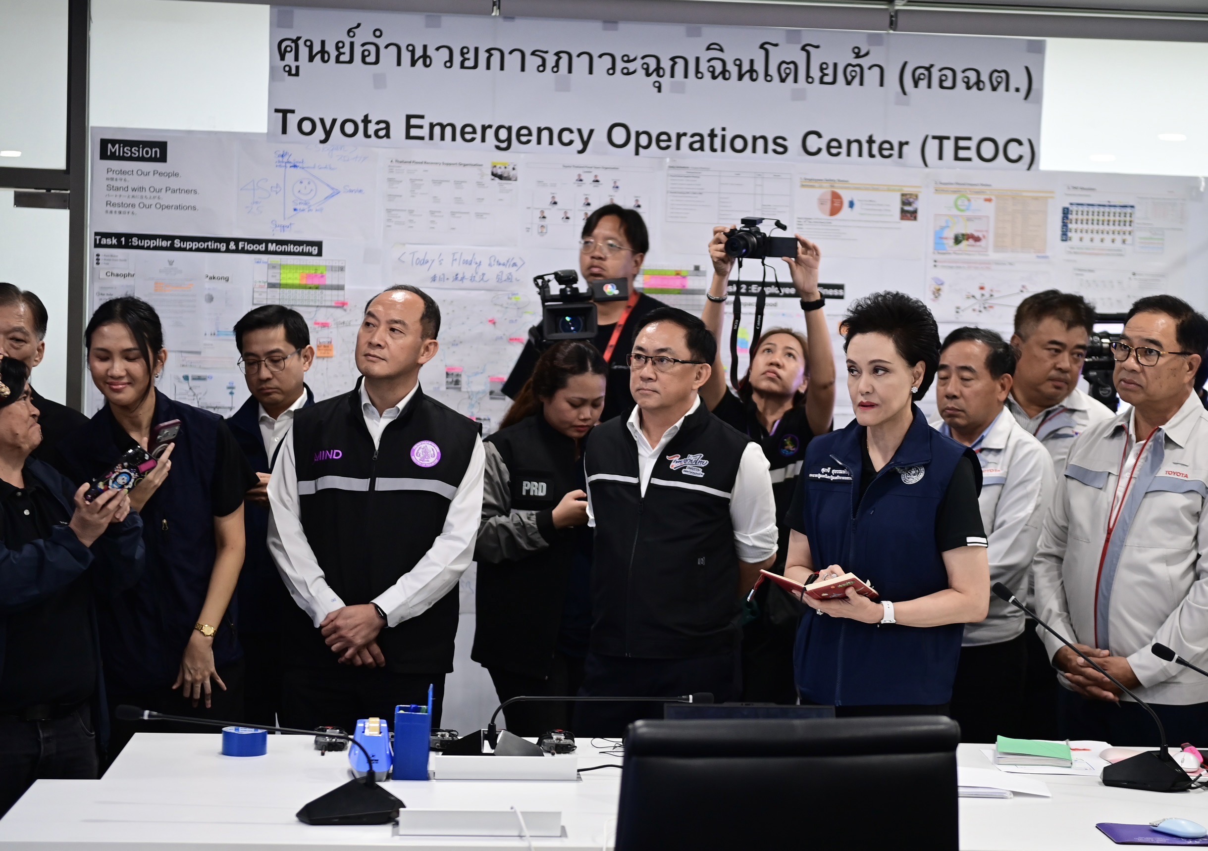นางศุภจี สุธรรมพันธุ์ รองนายกรัฐมนตรีและรัฐมนตรีว่าการกระทรวงพาณิชย์ ลงพื้นที่โรงงานประกอบชิ้นส่วนโตโยต้า จังหวัดสมุทรปราการ ในวันที่ 7 ตุลาคม 2569 ณ บริษัท โตโยต้า ประเทศไทย จำกัด สำโรง
