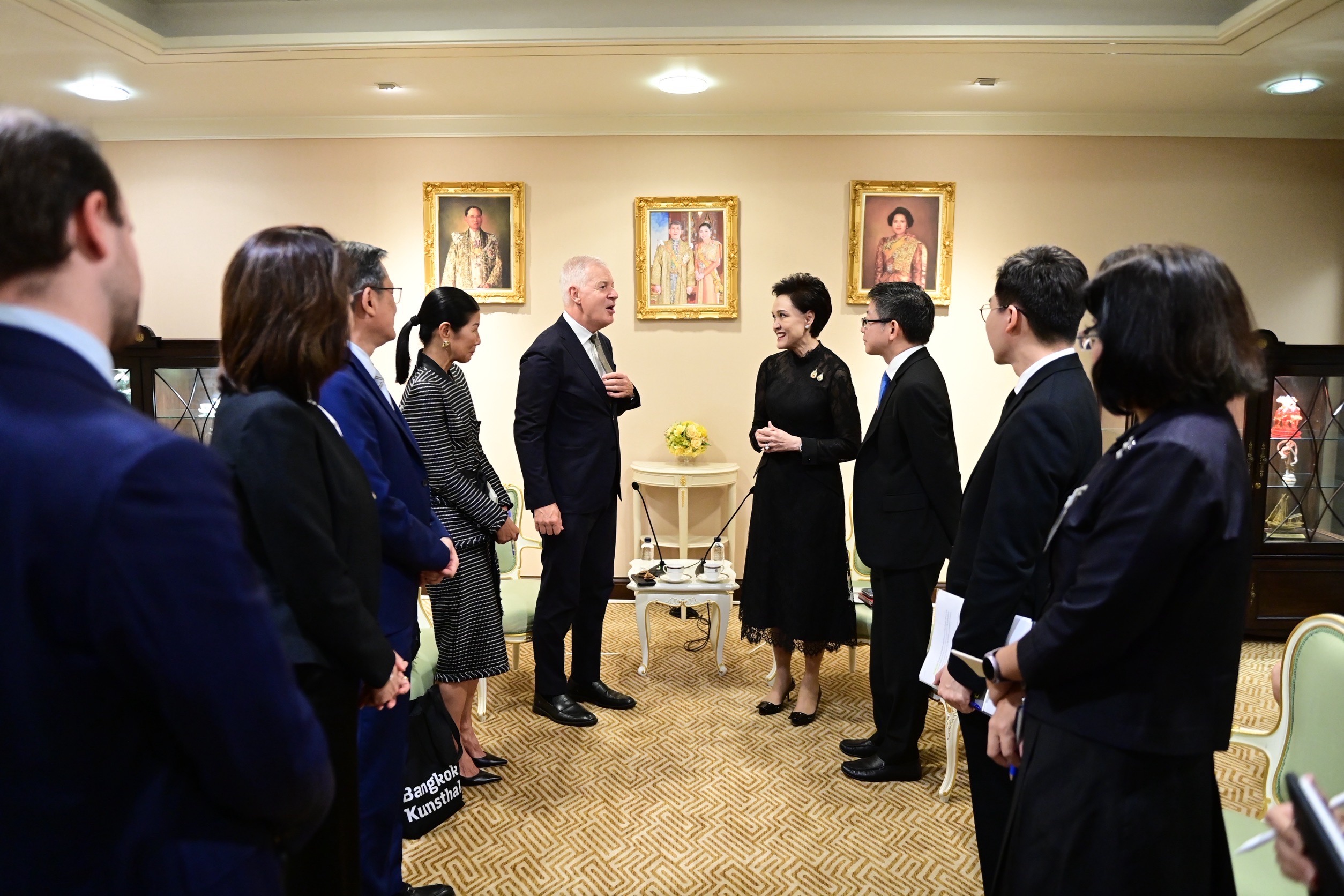 นางศุภจี สุธรรมพันธุ์ รองนายกรัฐมนตรีและรัฐมนตรีว่าการกระทรวงพาณิชย์ ให้การต้อนรับและหารือกับนายจอห์น ดับเบิลยู. เอช. เดนตัน (Mr. John W.H. Denton AO) เลขาธิการหอการค้านานาชาติ (International Chamber of Commerce: ICC) เพื่อแลกเปลี่ยนแนวทางส่งเสริมผู้ประกอบการไทย ในวันที่ 15 ตุลาคม 2569 ณ ทำเนียบรัฐบาล